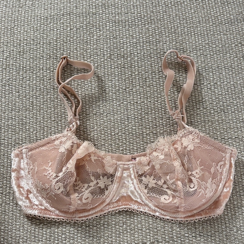 Victoria's Secret Lace Bra in Soft Pink